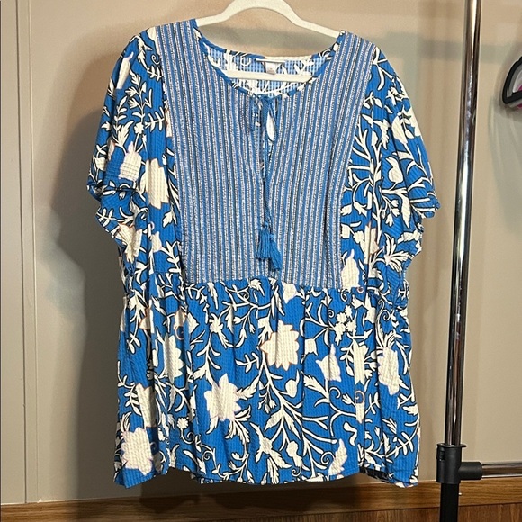 Knox Rose Tops - Knox Rose Blue and White Floral Blouse